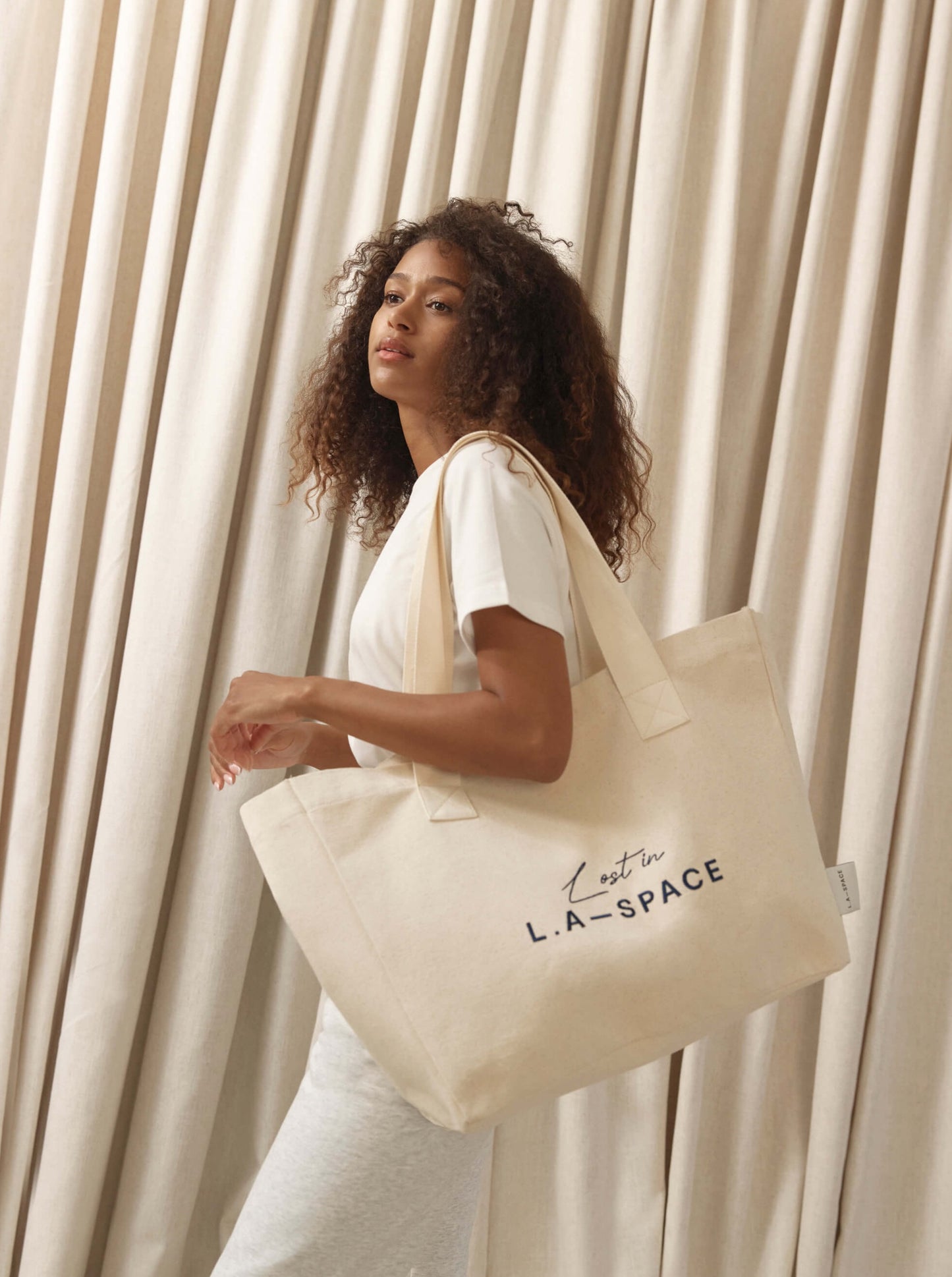 'LOST IN L.A-SPACE' EMBROIDERED TOTE BAG IN CREAM