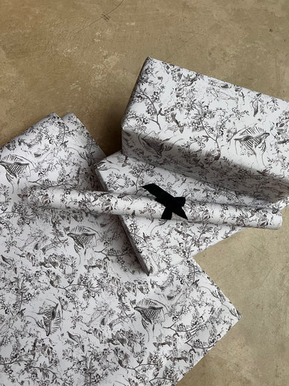 5 Signature Toile Gift Wrap Sheets & 5 Tags