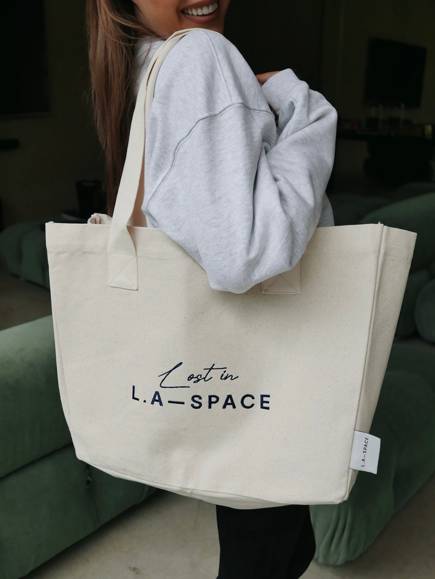 'LOST IN L.A-SPACE' EMBROIDERED TOTE BAG IN CREAM