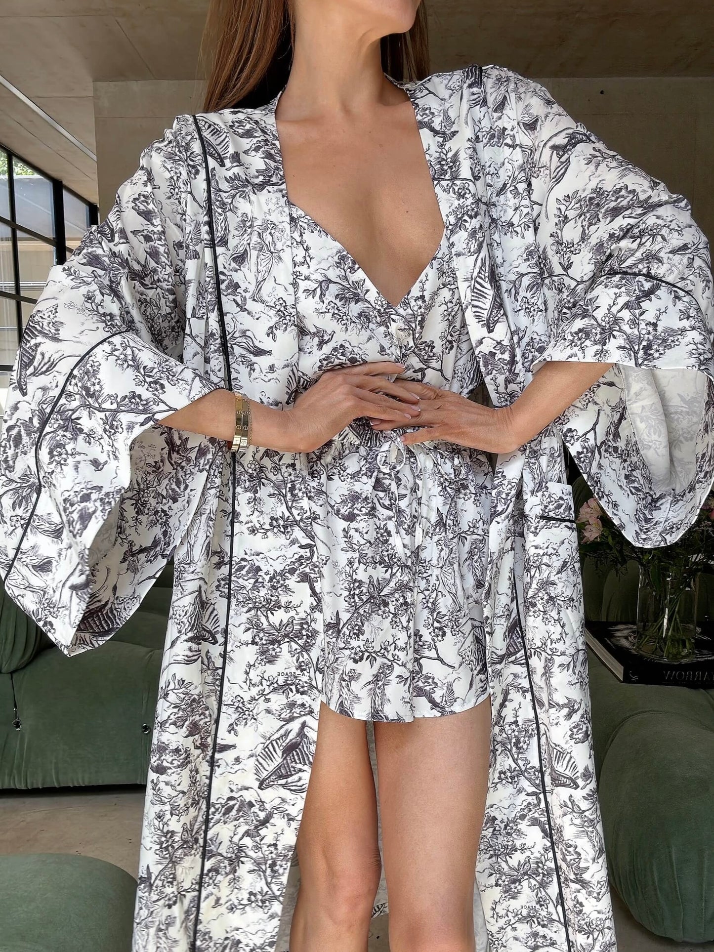 L.A-SPACE' SIGNATURE ROBE WHITE MULTI