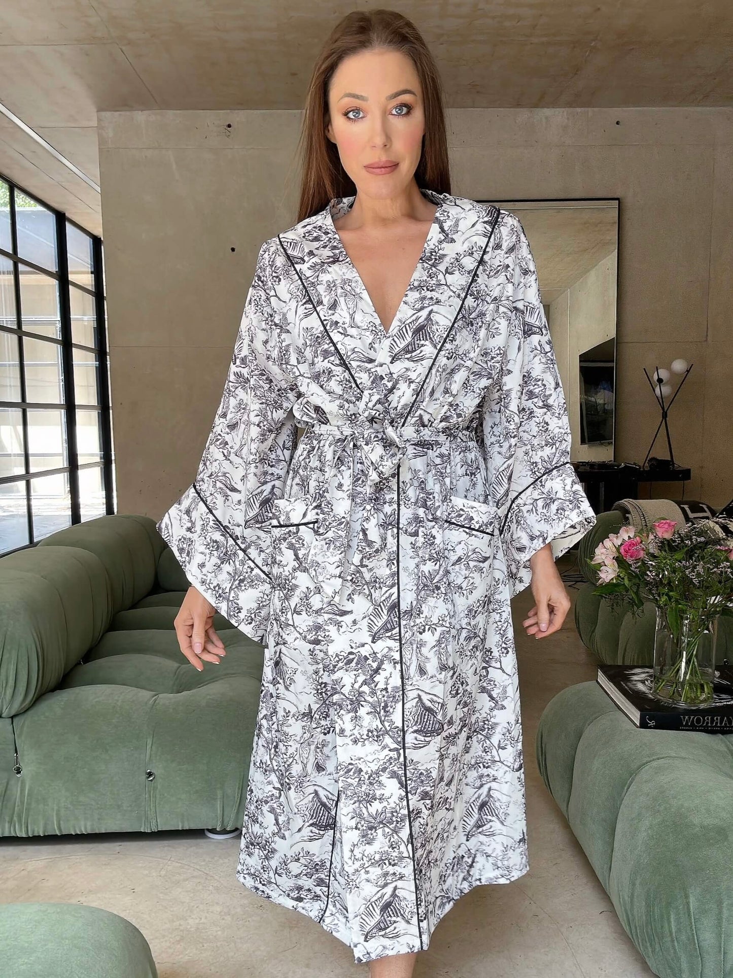 L.A-SPACE' SIGNATURE ROBE WHITE MULTI